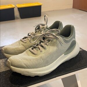 Lululemon women’s beyondfeel running shoe